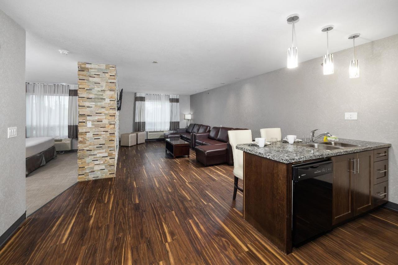 Home Inn & Suites Йорктън Екстериор снимка