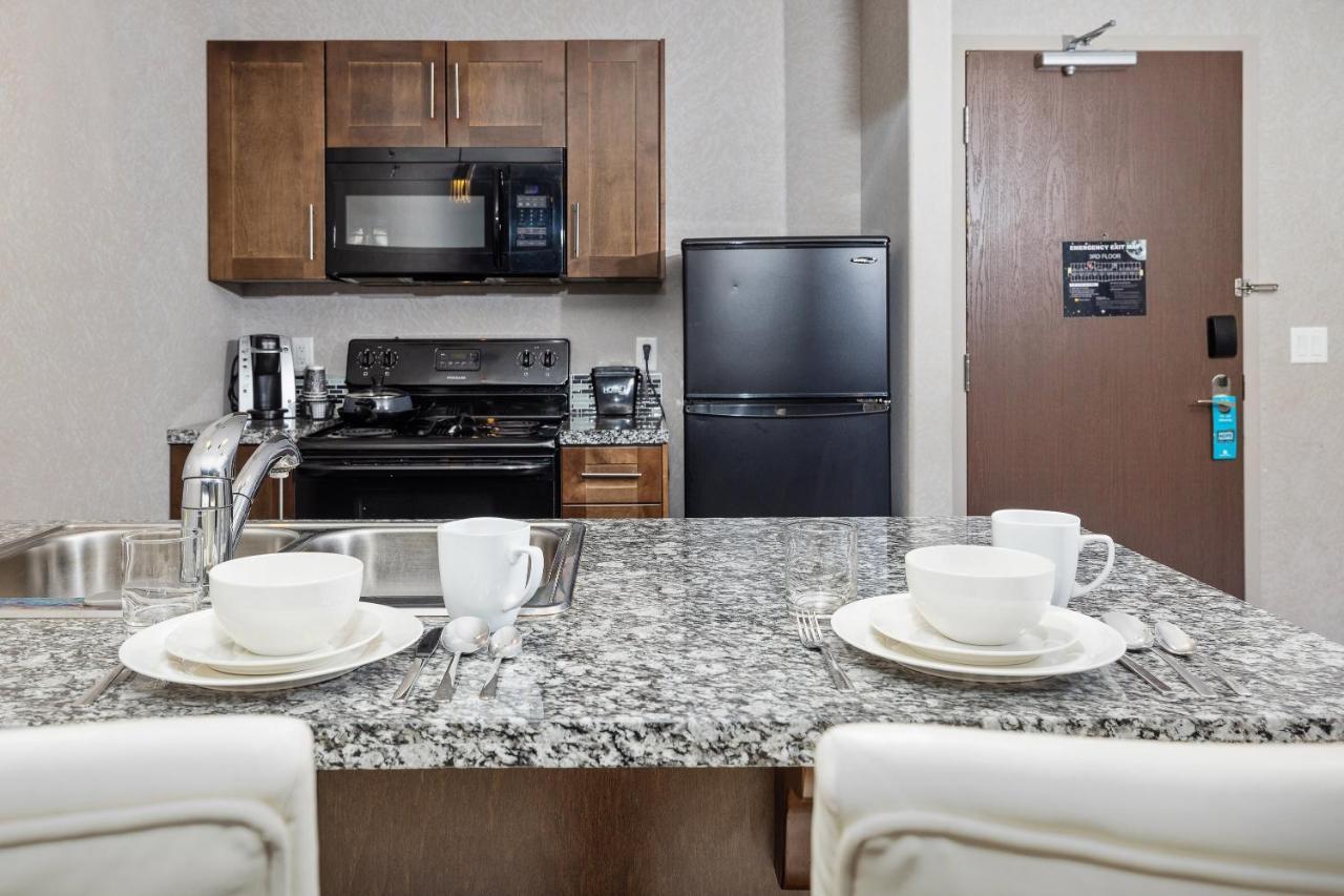 Home Inn & Suites Йорктън Екстериор снимка
