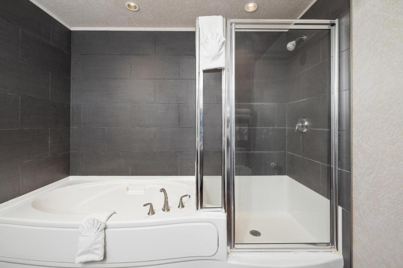 Home Inn & Suites Йорктън Екстериор снимка