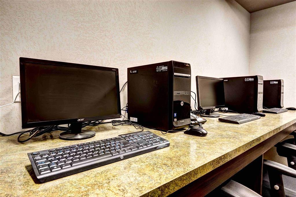 Home Inn & Suites Йорктън Съоръжения снимка