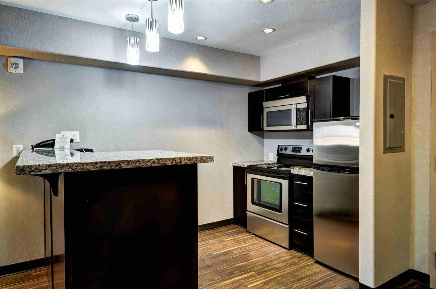 Home Inn & Suites Йорктън Екстериор снимка
